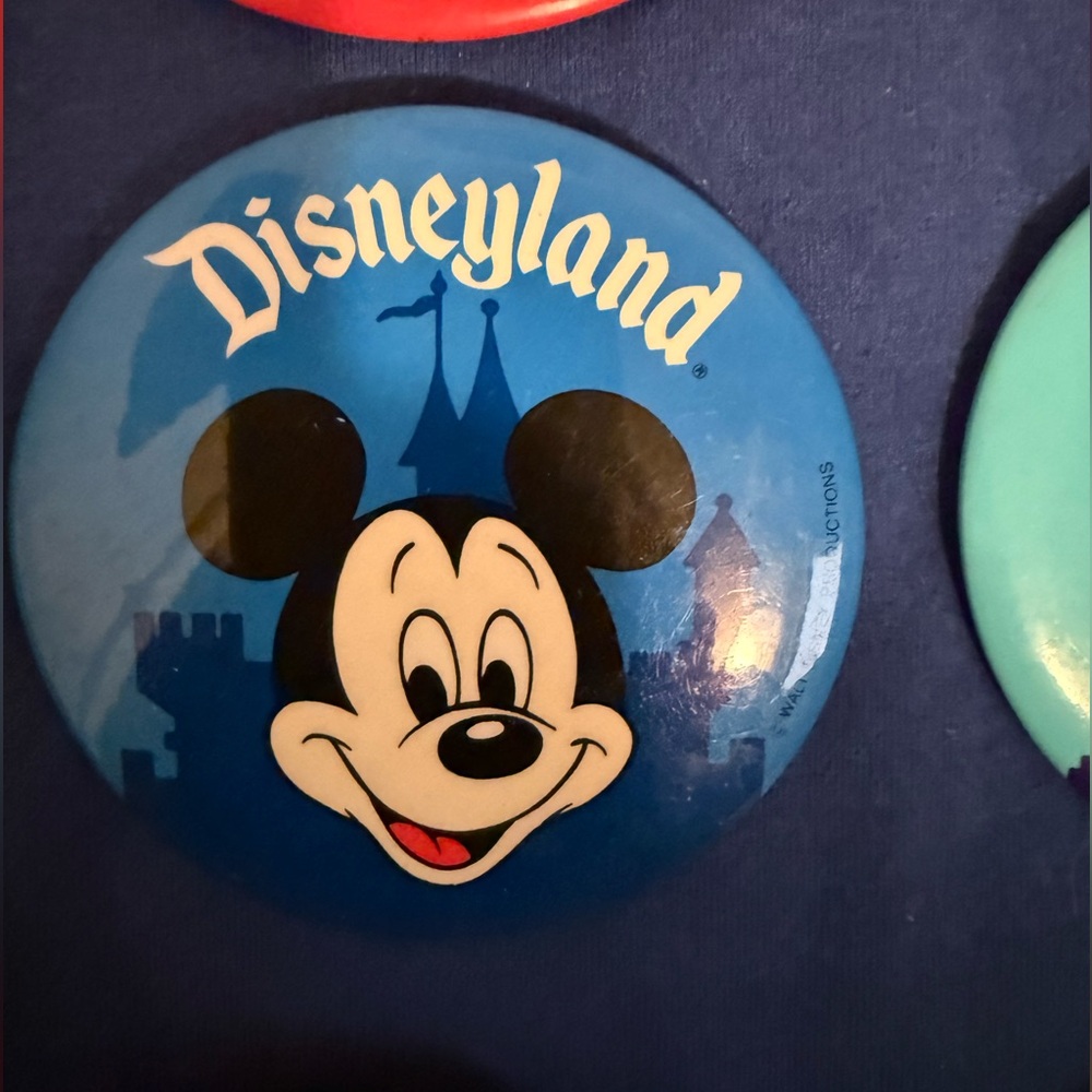 Disneyland Collectors Button lot of 6. - Picture 6 of 9